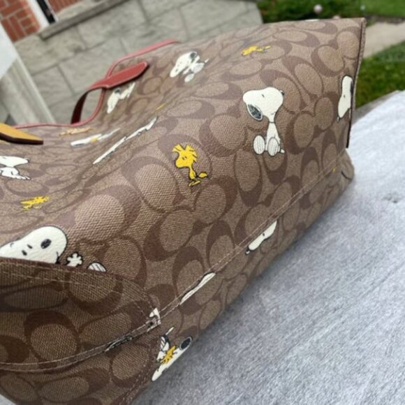 NWT Coach X Peanuts City Tote In With Snoopy Woodstock - Picture 5 of 5
